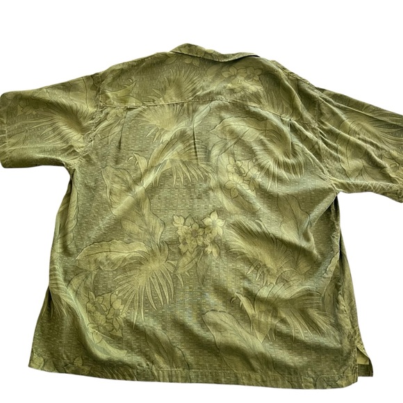 SOLD Tommy Bahama 100% Silk Vivid Green Tropical Print Button Down Shirt - Picture 7 of 9